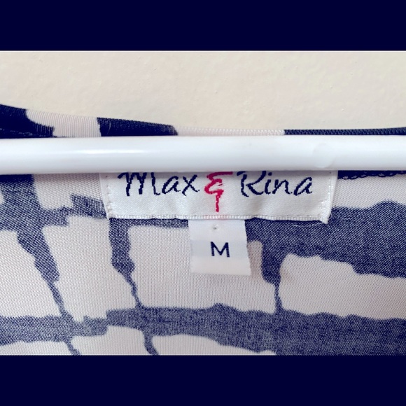 NWOT Max & Rina black & white blouse. Sz. M - Picture 2 of 2